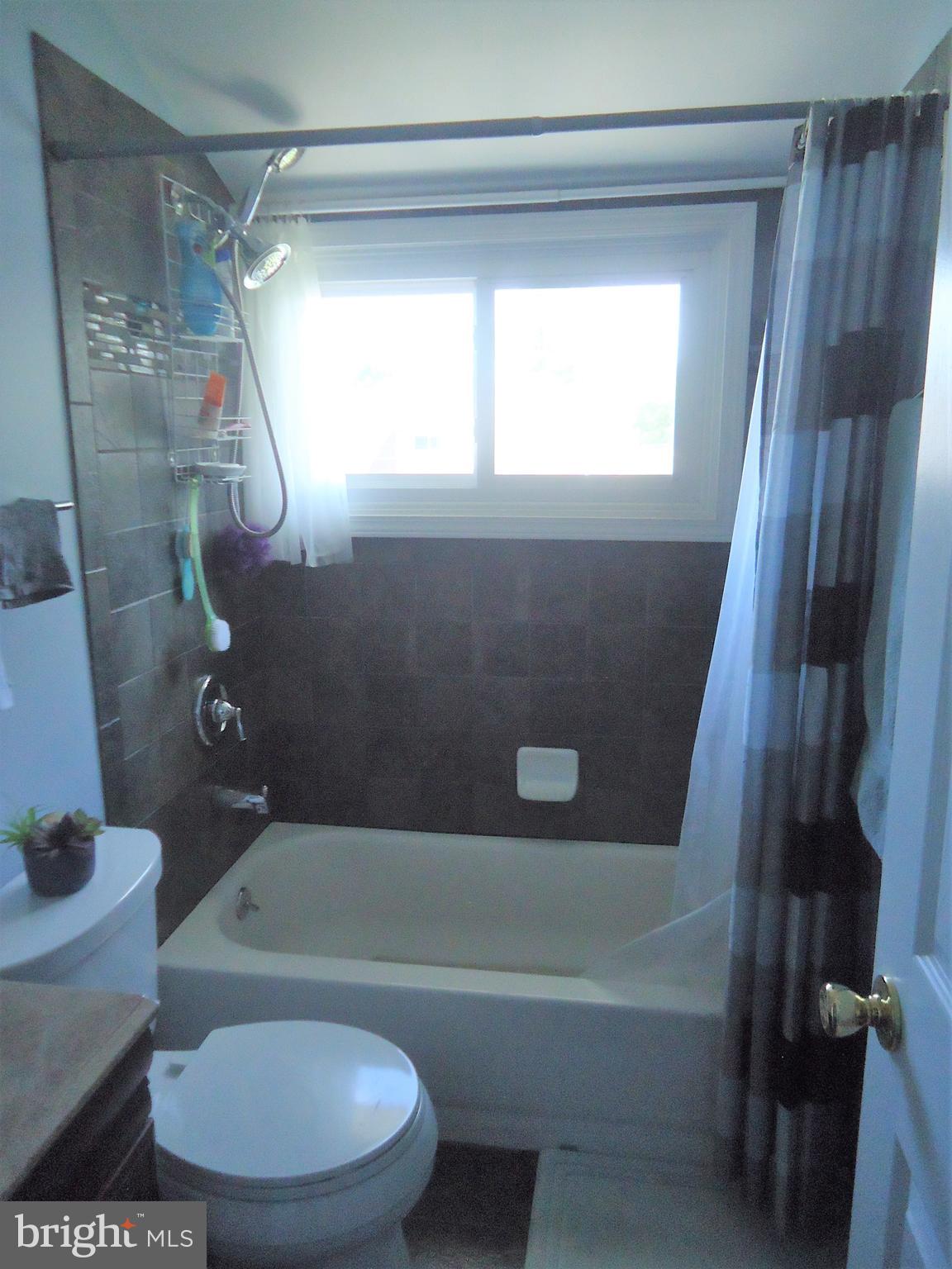 32 Island Road Levittown, PA 19057 - Photo 31 of 32 Upstairs Bathroom