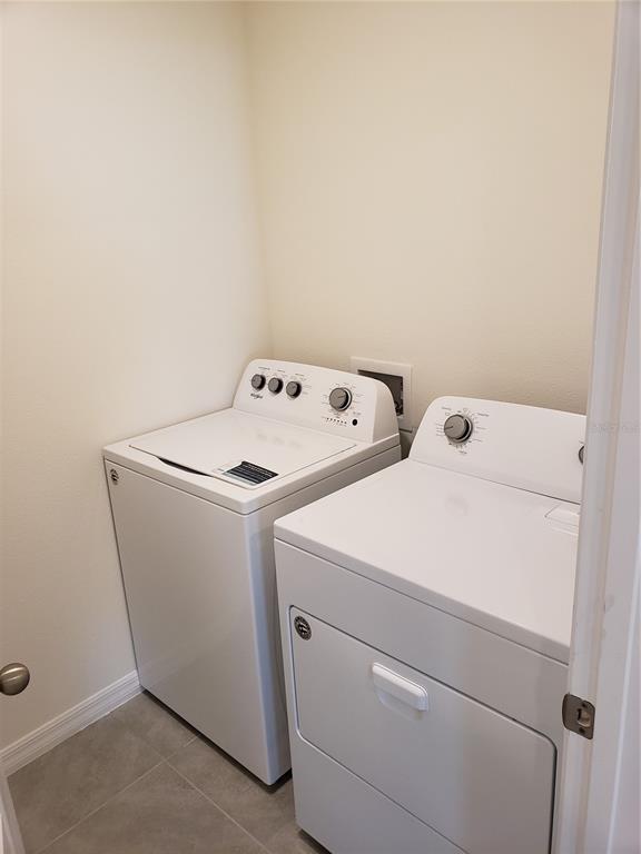 12211 Kingsley Trail Parrish, FL 34219 - Photo 7 of 28 a utility room with dryer and washer