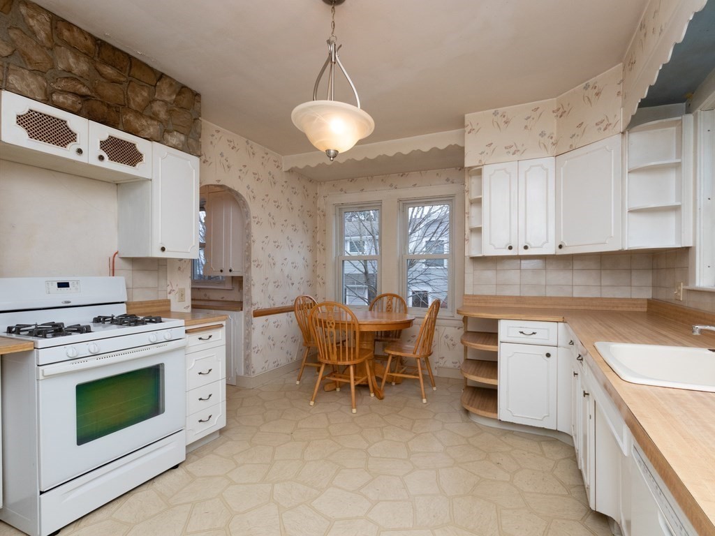 15 Langley Road Arlington, MA 02474 - Photo 10 of 42 Gallery Image 10