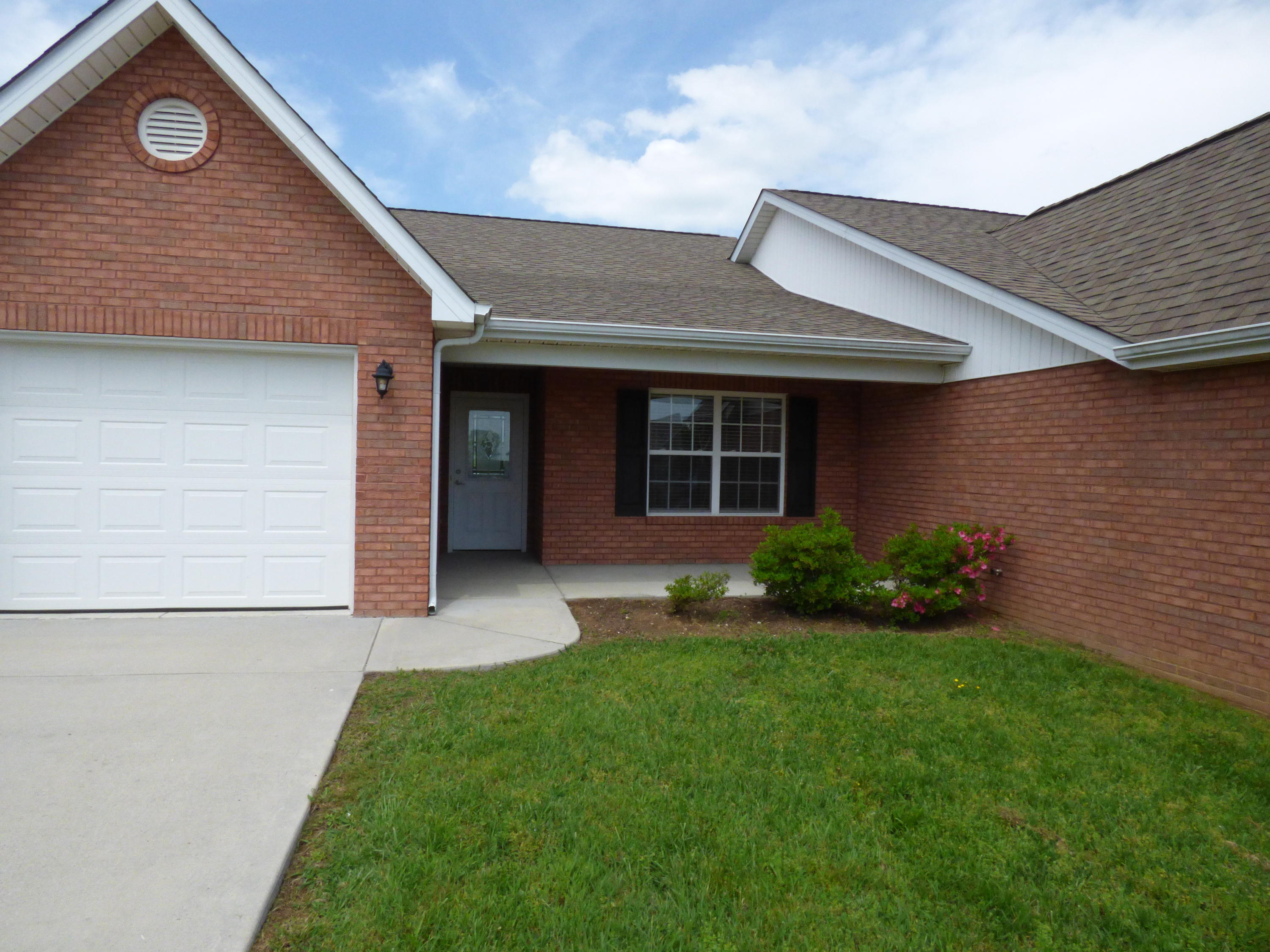 322 Angus Crossing Corryton, TN 37721 - Photo 1 of 25 Front of Home