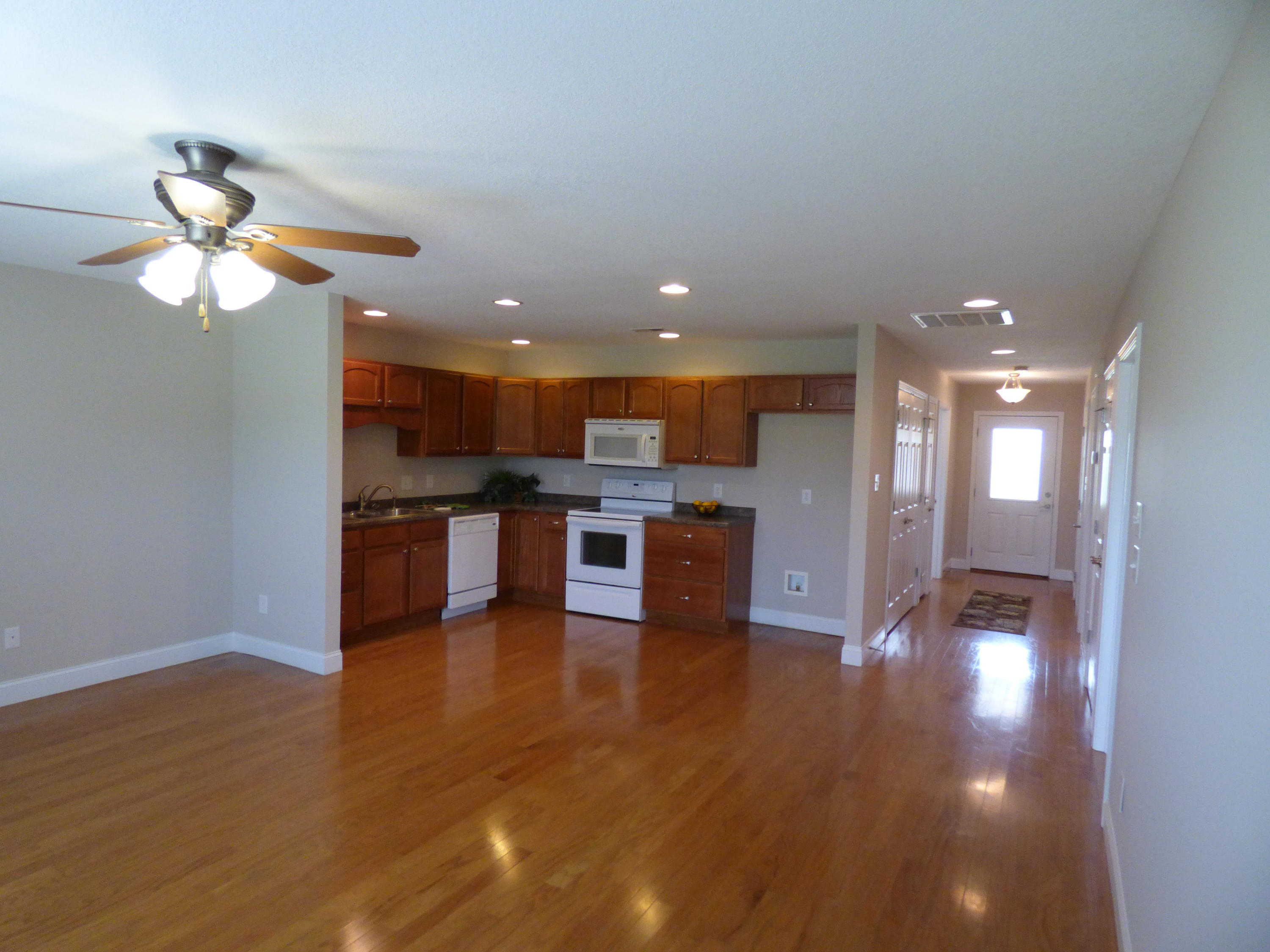 322 Angus Crossing Corryton, TN 37721 - Photo 2 of 25 Living room