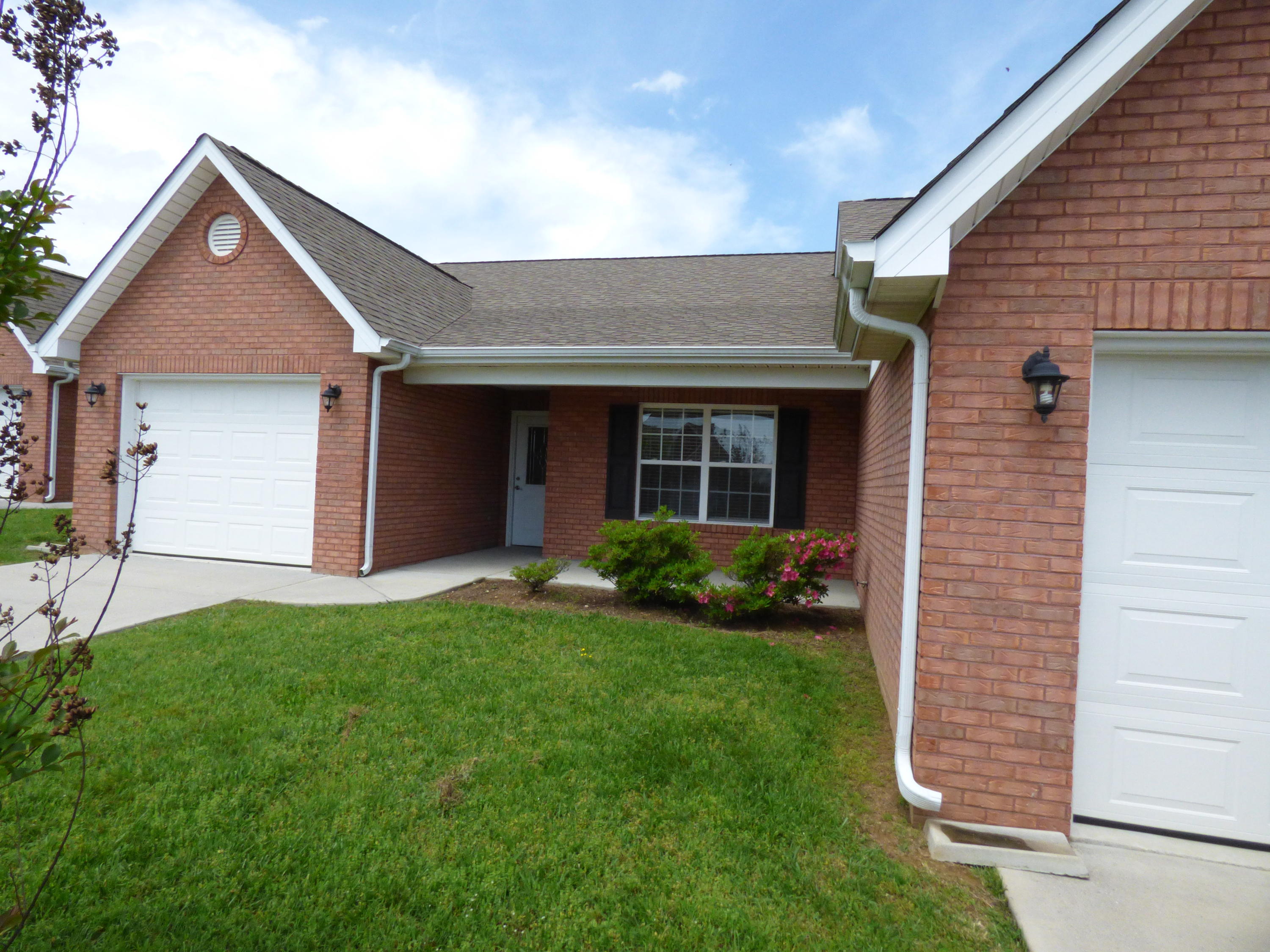 322 Angus Crossing Corryton, TN 37721 - Photo 21 of 25 Covered Front Porch!