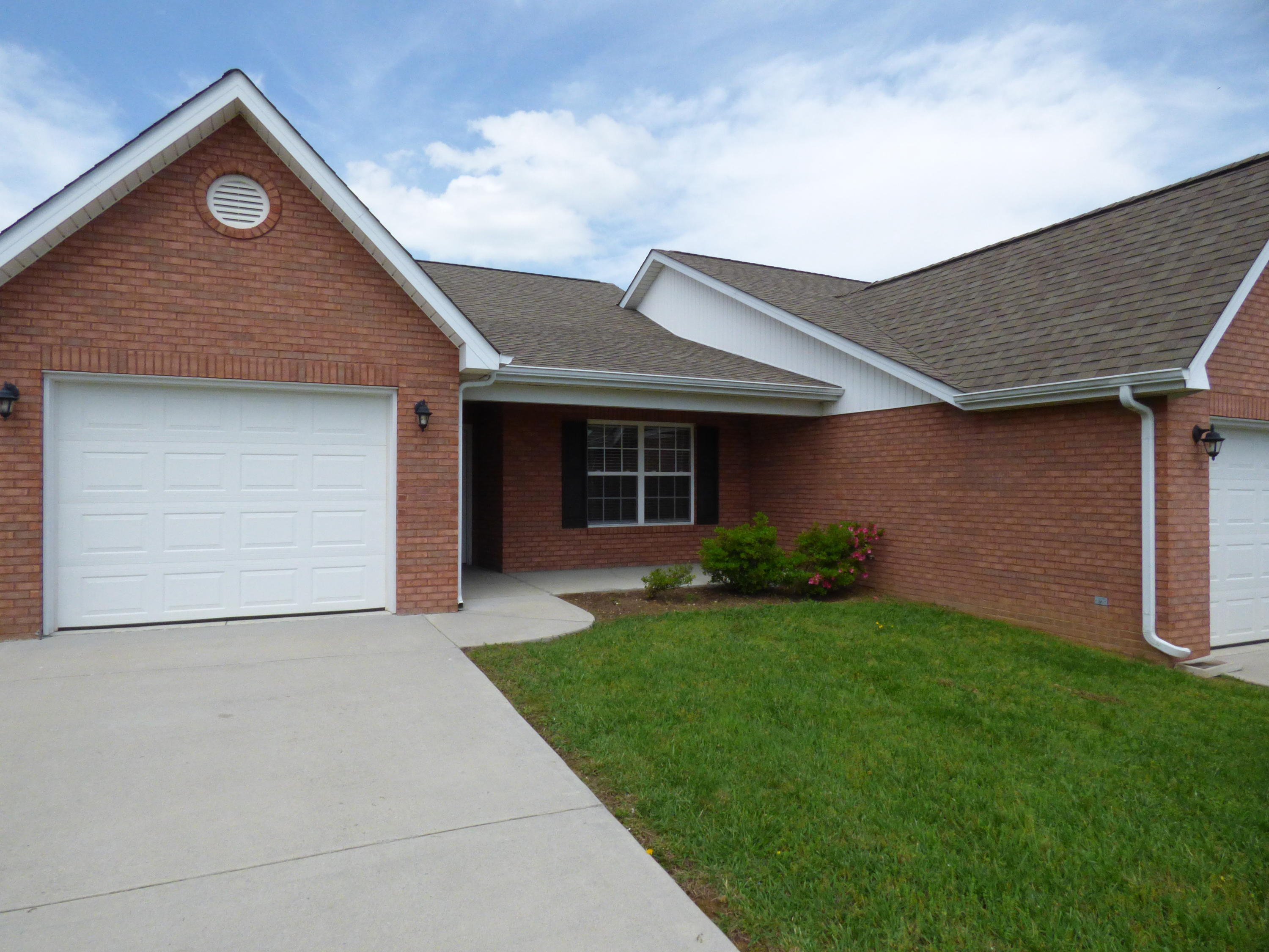 322 Angus Crossing Corryton, TN 37721 - Photo 23 of 25 Front of Home
