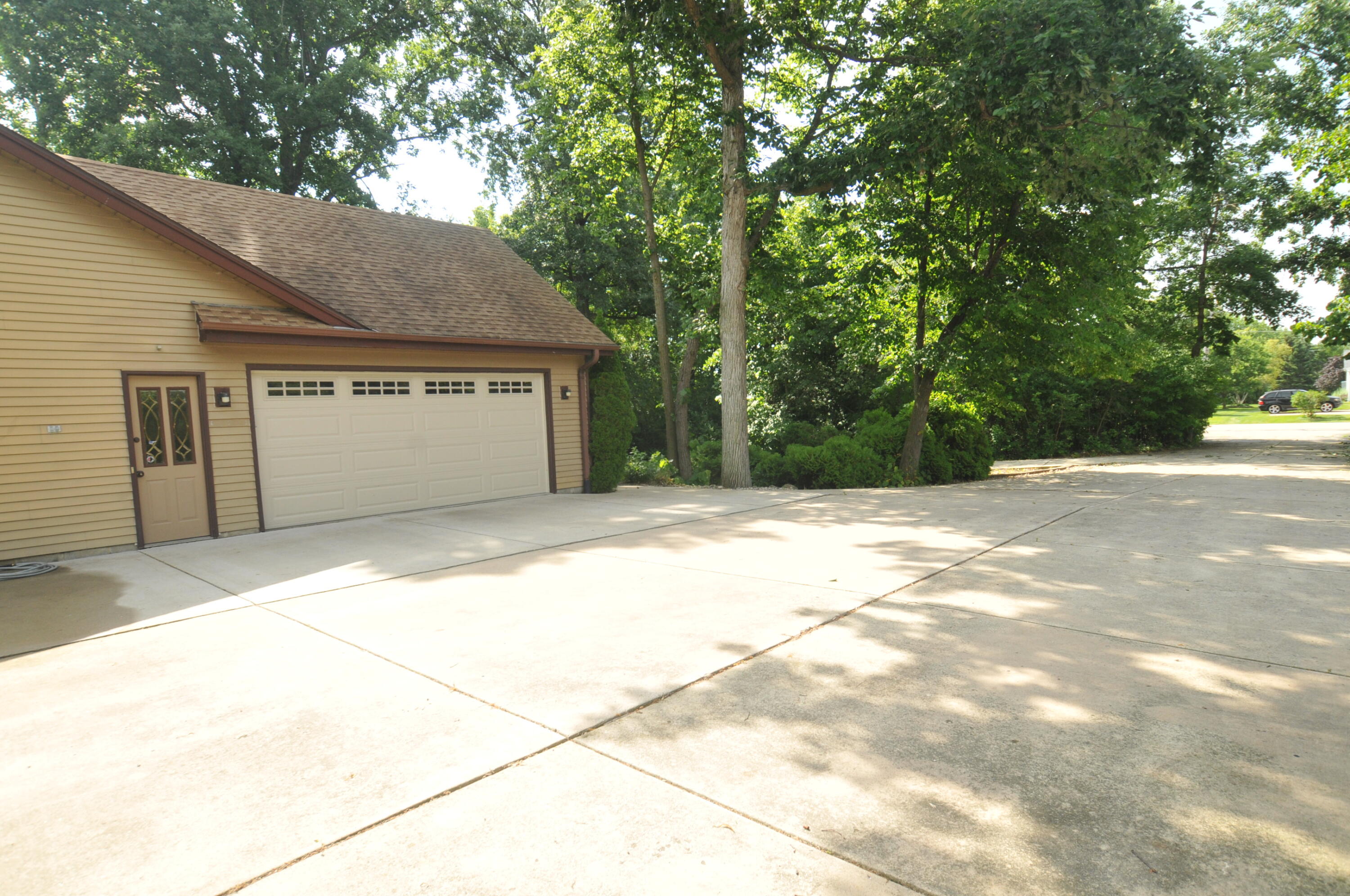 2436 5 1/2 Mile Road Caledonia, WI 53402 - Photo 7 of 44 DSC_0908