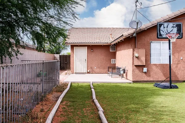 $1,900 | 541 West Melrose Drive, Casa Grande, AZ 85122