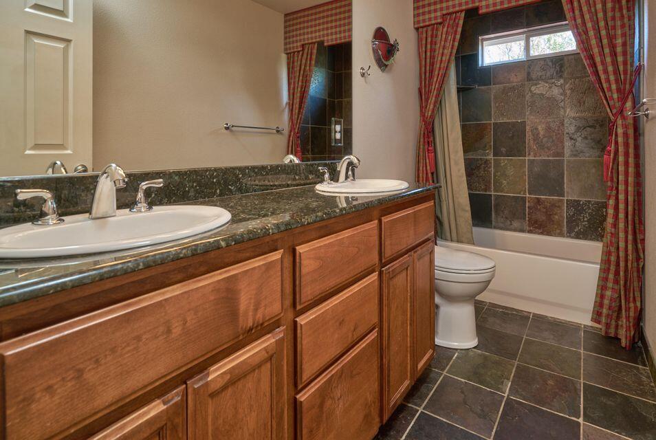 7300 Dark Hollow Road Medford, OR 97501 - Photo 28 of 36 20210430153139239011000000-o