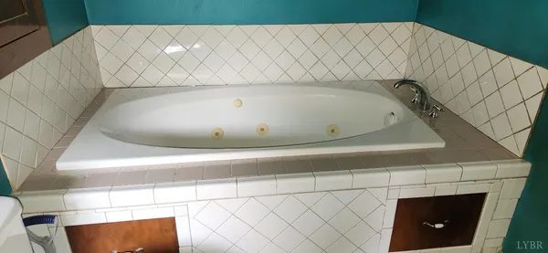 $199,900 | 13384 Hardy Road, Hardy, VA 24101