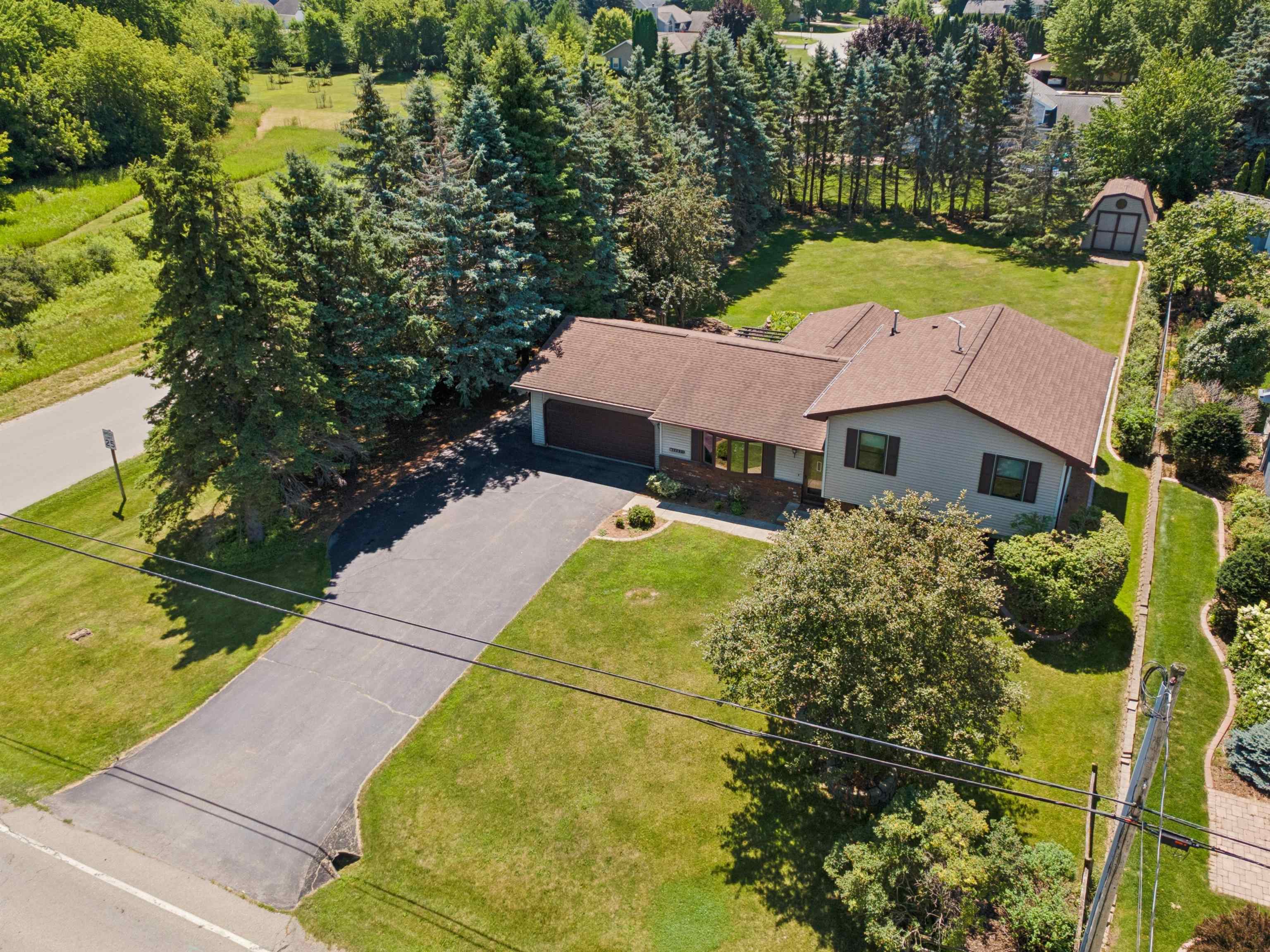 4085 Leonard Point Road Oshkosh, WI 54904 - Photo 2 of 42