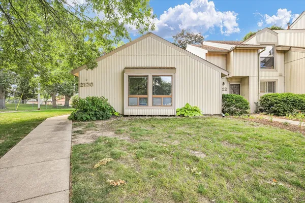 $180,000 | 2120 Melrose Drive, Champaign, IL 61820