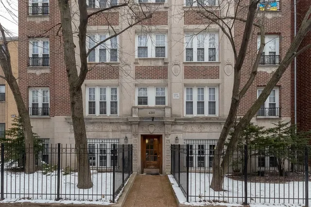 $1,300 | 4241 North Kenmore Avenue, Unit 105, Chicago, IL 60613