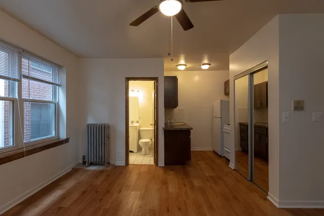 $1,300 | 4241 North Kenmore Avenue, Unit 105, Chicago, IL 60613