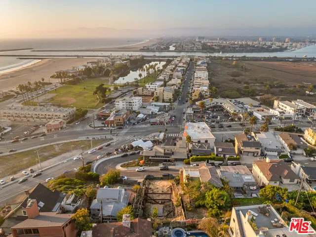 $1,785,000 | 210 Montreal Street, Los Angeles, CA 90293