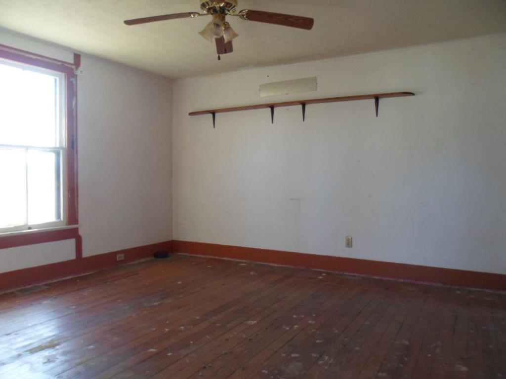 2915 Rector Street Knoxville, TN 37921 - Photo 2 of 13 2 living room - entry
