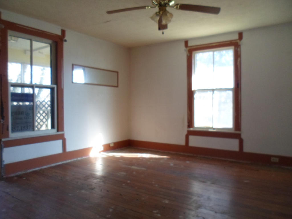 2915 Rector Street Knoxville, TN 37921 - Photo 3 of 13 2 living room view 2