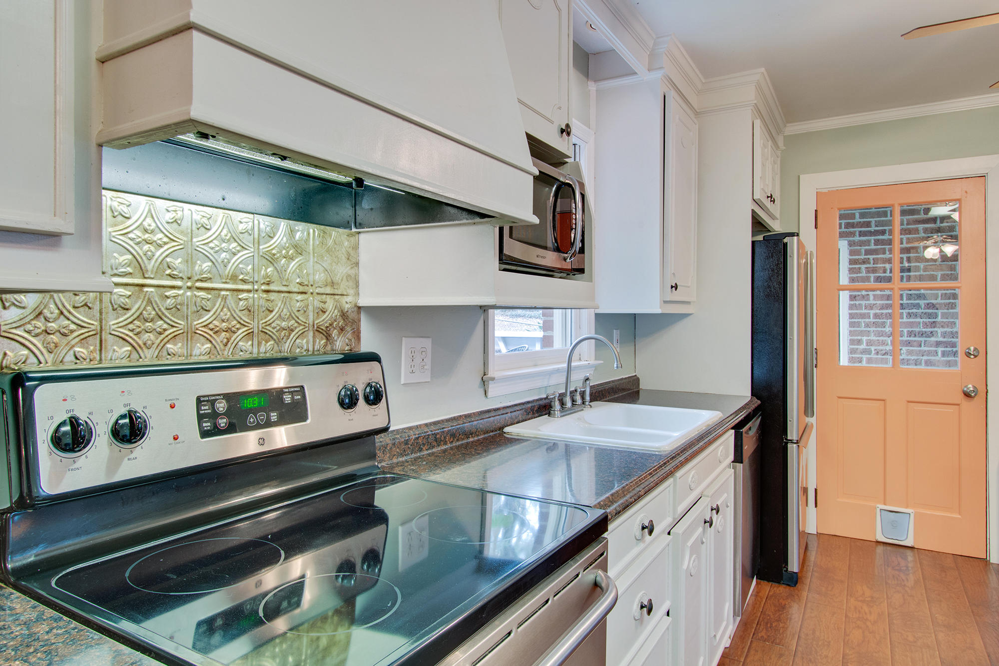6016 Ridgecrest Avenue Hanahan, SC 29410 - Photo 12 of 34 Smooth Top Range