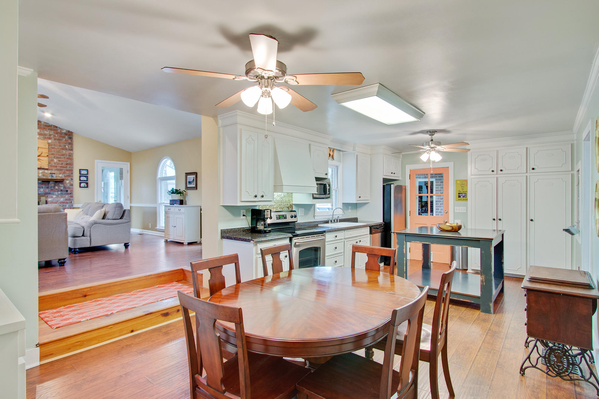 6016 Ridgecrest Avenue Hanahan, SC 29410 - Photo 14 of 34 View of Eat In Area