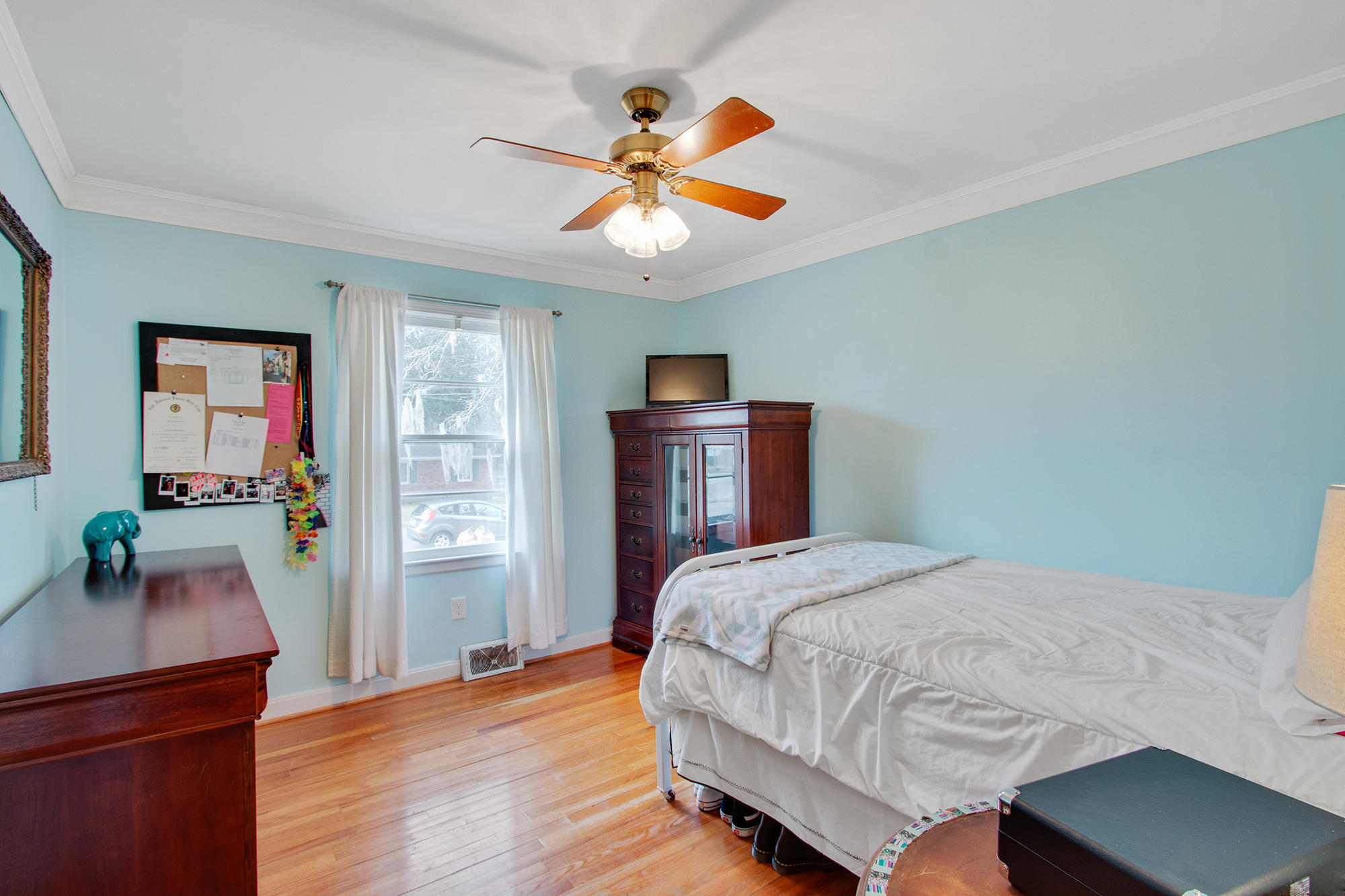 6016 Ridgecrest Avenue Hanahan, SC 29410 - Photo 27 of 34 Second bedroom