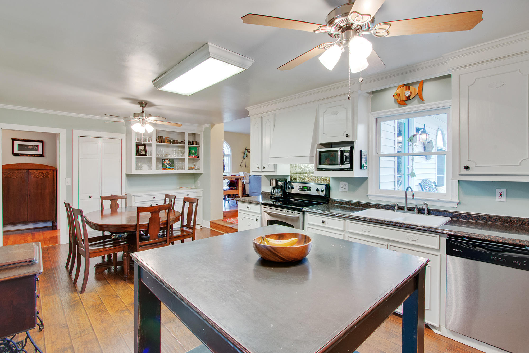 6016 Ridgecrest Avenue Hanahan, SC 29410 - Photo 10 of 34 Kitchen