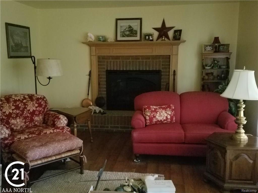 506 Yule Road Leonard, MI 48367 - Photo 9 of 29 31372664-8.JPG