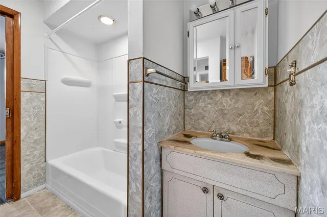 $189,900 | 1048 Cote Brillante, Granite City, IL 62040