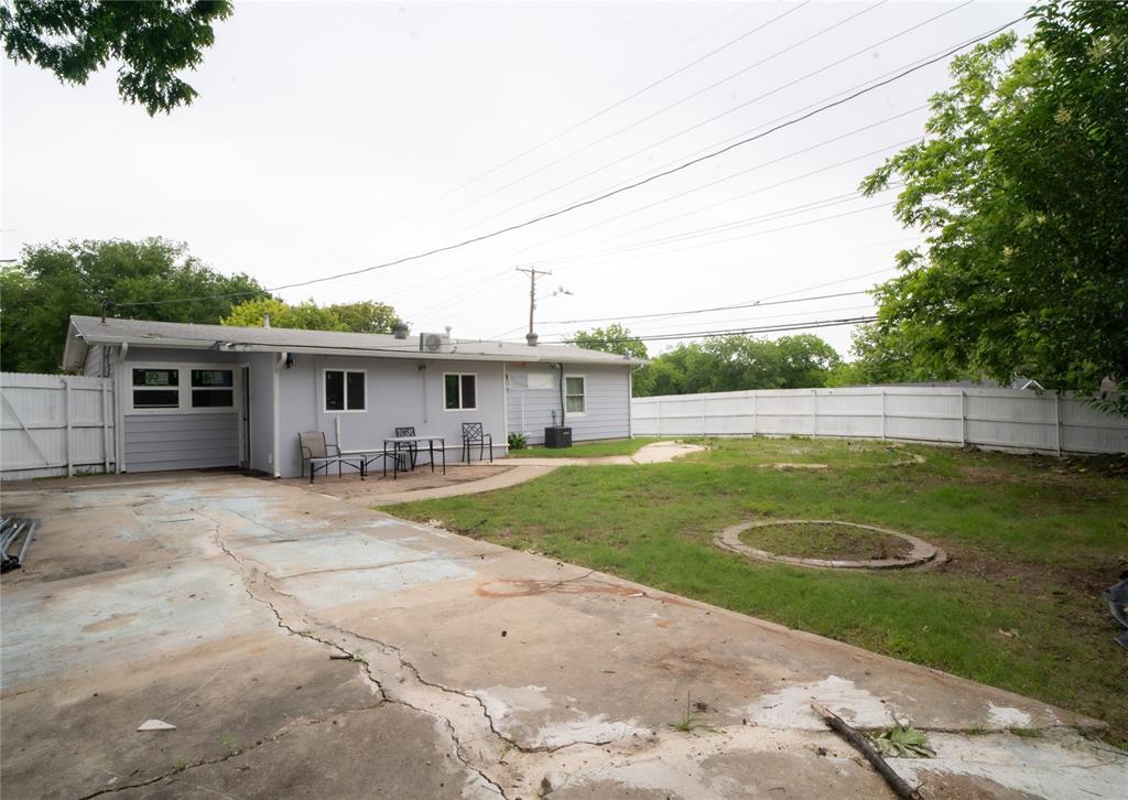 2136 Ridgeway Street Arlington, TX 76010 - Photo 27 of 32 front view of a house with a yard
