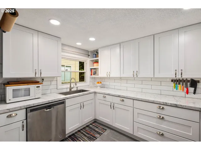 $435,000 | 1112 Northeast 160th Avenue, Portland, OR 97230