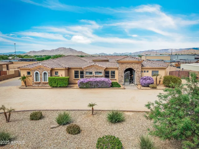 $1,874,000 | 810 West Hidden Valley Drive, Phoenix, AZ 85086
