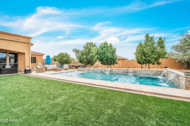 $1,874,000 | 810 West Hidden Valley Drive, Phoenix, AZ 85086