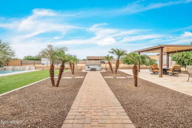 $1,874,000 | 810 West Hidden Valley Drive, Phoenix, AZ 85086