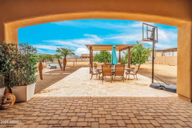 $1,874,000 | 810 West Hidden Valley Drive, Phoenix, AZ 85086