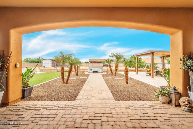 $1,874,000 | 810 West Hidden Valley Drive, Phoenix, AZ 85086