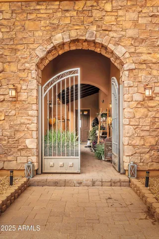 $1,874,000 | 810 West Hidden Valley Drive, Phoenix, AZ 85086