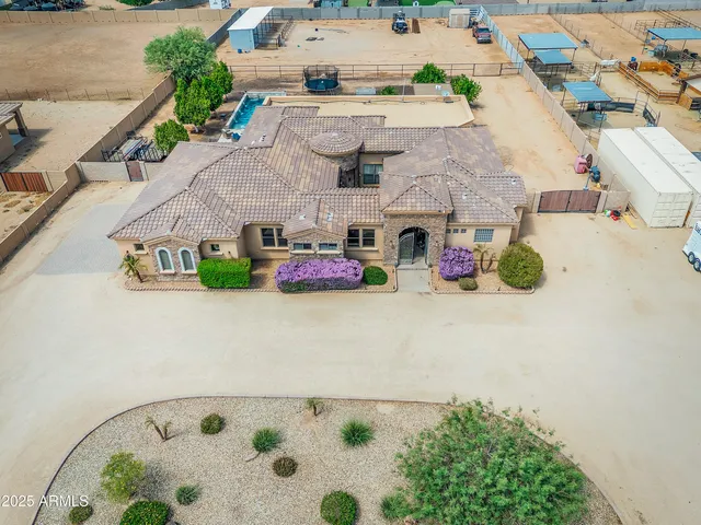 $1,874,000 | 810 West Hidden Valley Drive, Phoenix, AZ 85086