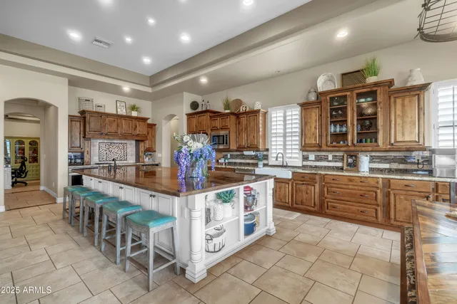$1,874,000 | 810 West Hidden Valley Drive, Phoenix, AZ 85086