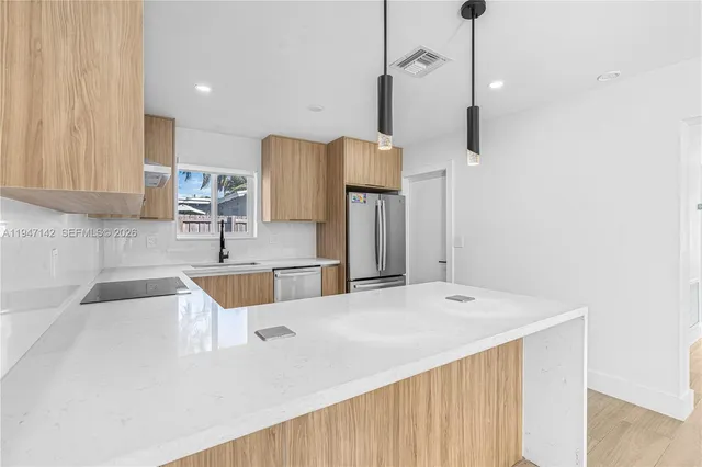 $4,400 | 1116 North 31st Avenue, Hollywood, FL 33021