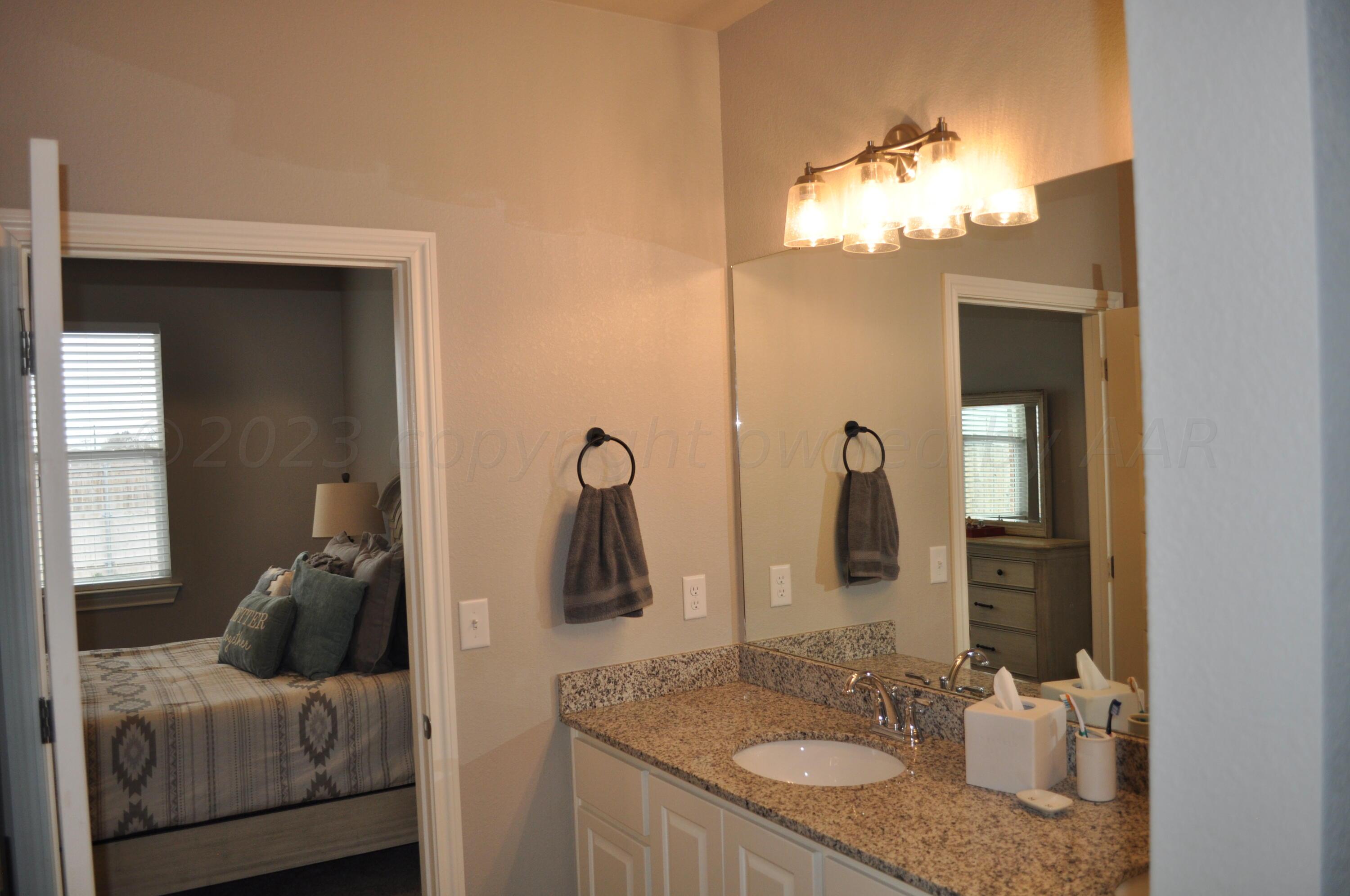 1126 Crosspoint Hereford, TX 79045 - Photo 17 of 27 Master Bath