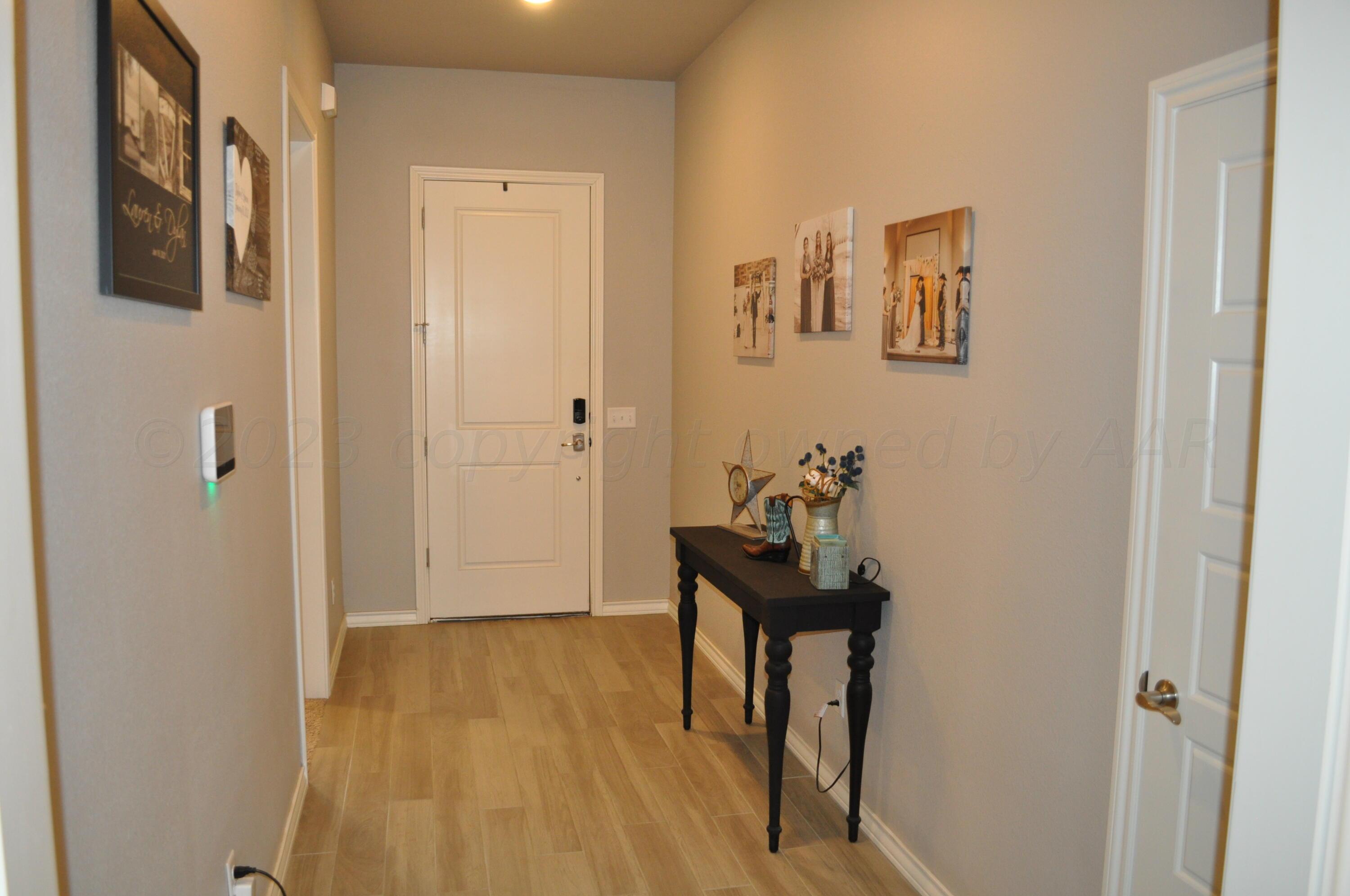 1126 Crosspoint Hereford, TX 79045 - Photo 2 of 27 Entry