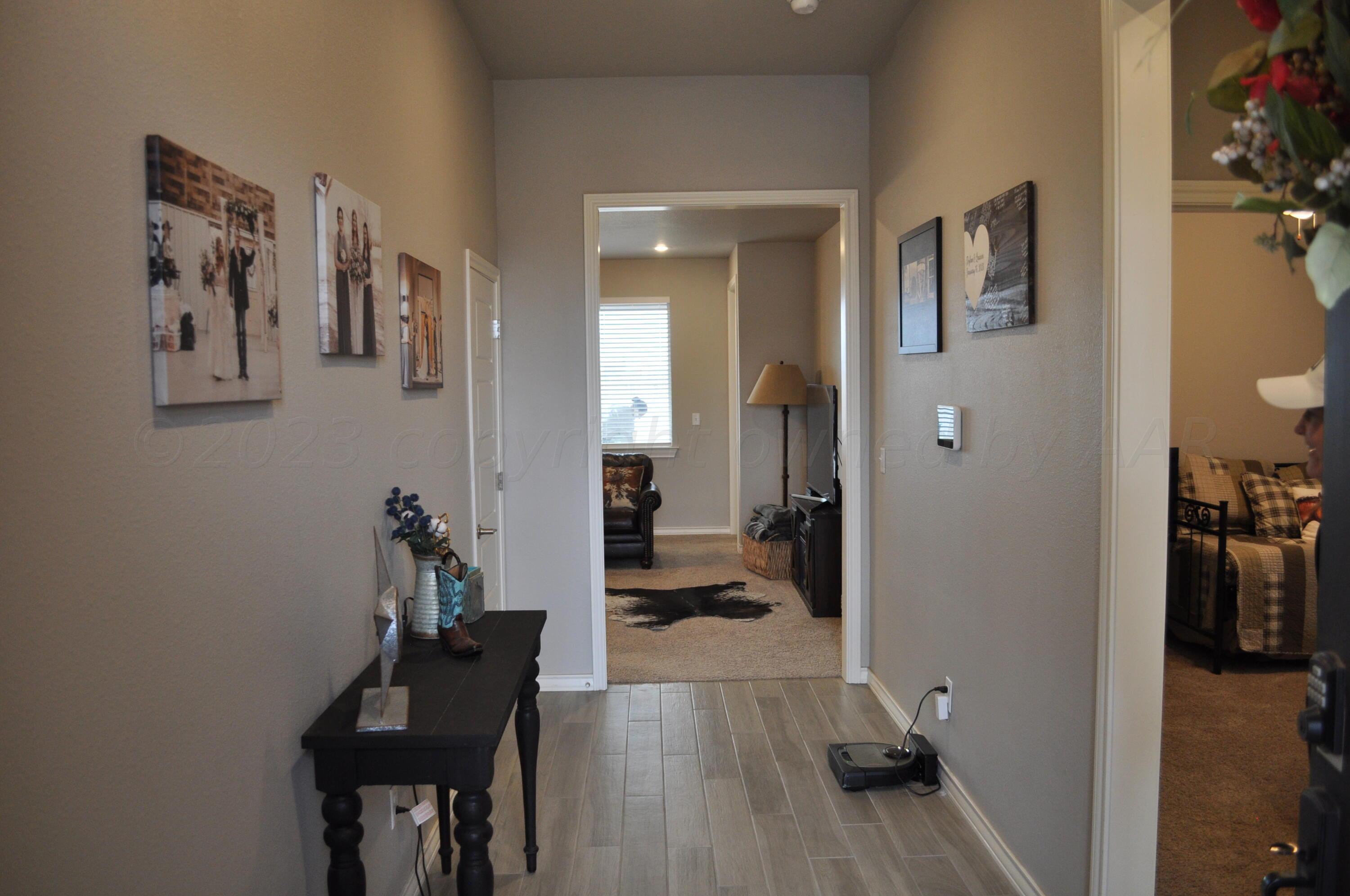 1126 Crosspoint Hereford, TX 79045 - Photo 3 of 27 Entry