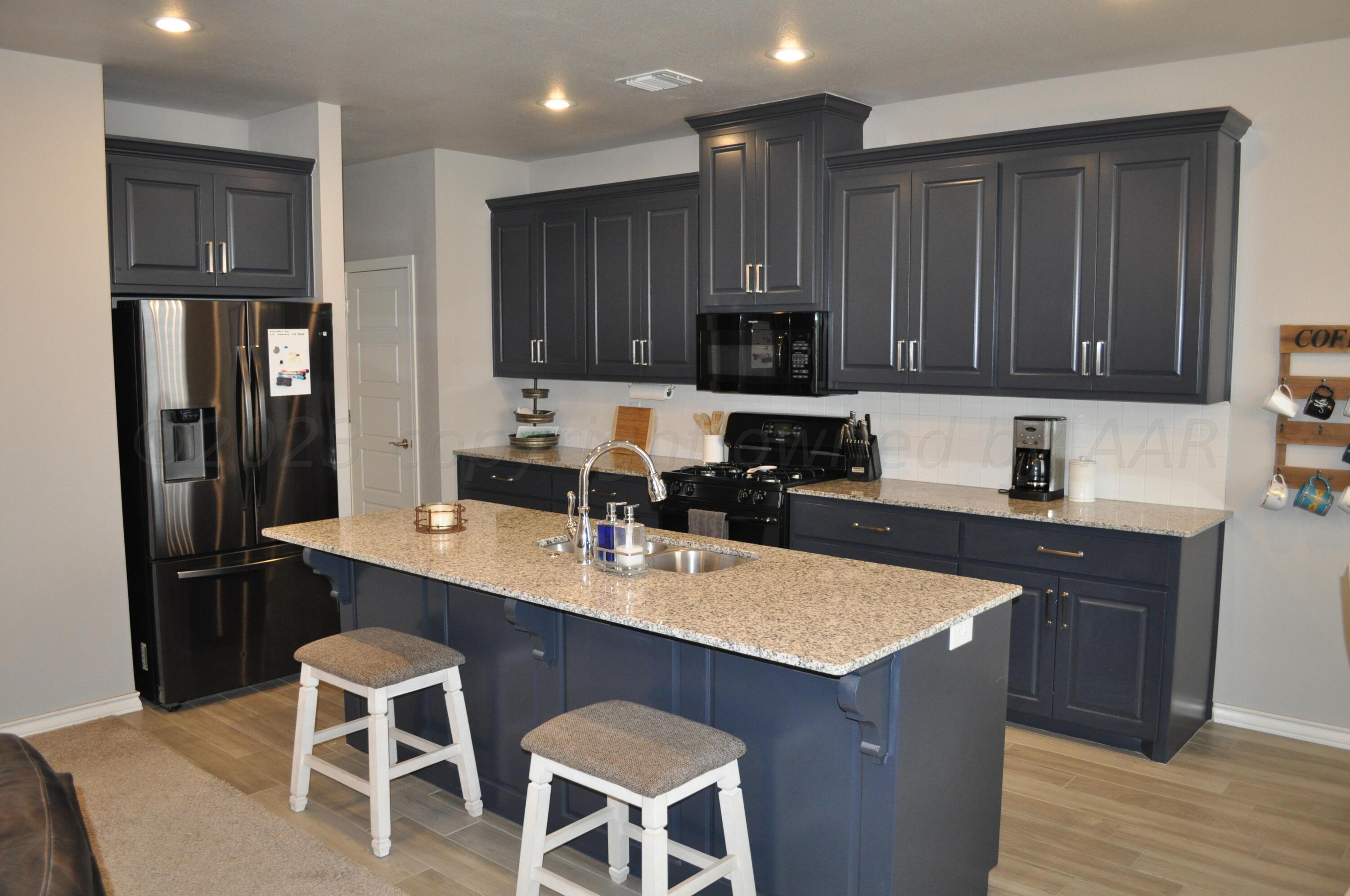 1126 Crosspoint Hereford, TX 79045 - Photo 9 of 27 Kitchen