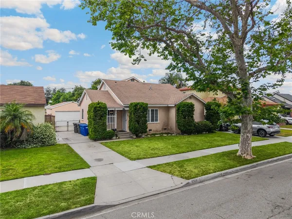 $899,999 | 6149 Blackthorne Avenue, Lakewood, CA 90712