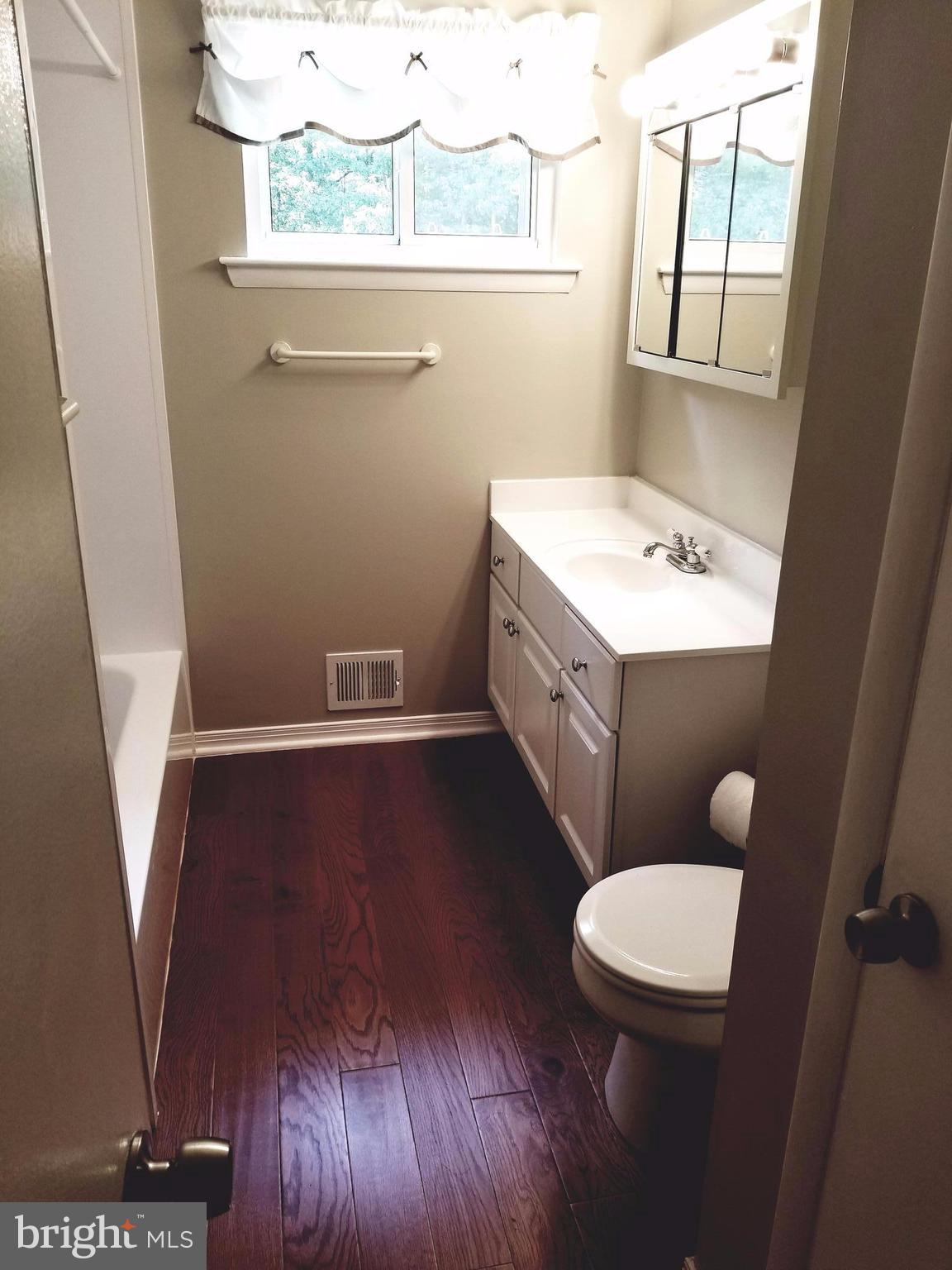 4504 Gage Road Alexandria, VA 22309 - Photo 9 of 18 Bath