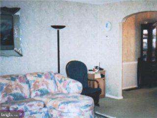 284 Hampden Road Upper Darby, PA 19082 - Photo 2 of 6