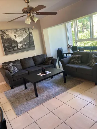 $2,200 | 5300 Northeast 6th Avenue, Unit H16, Oakland Park, FL 33334