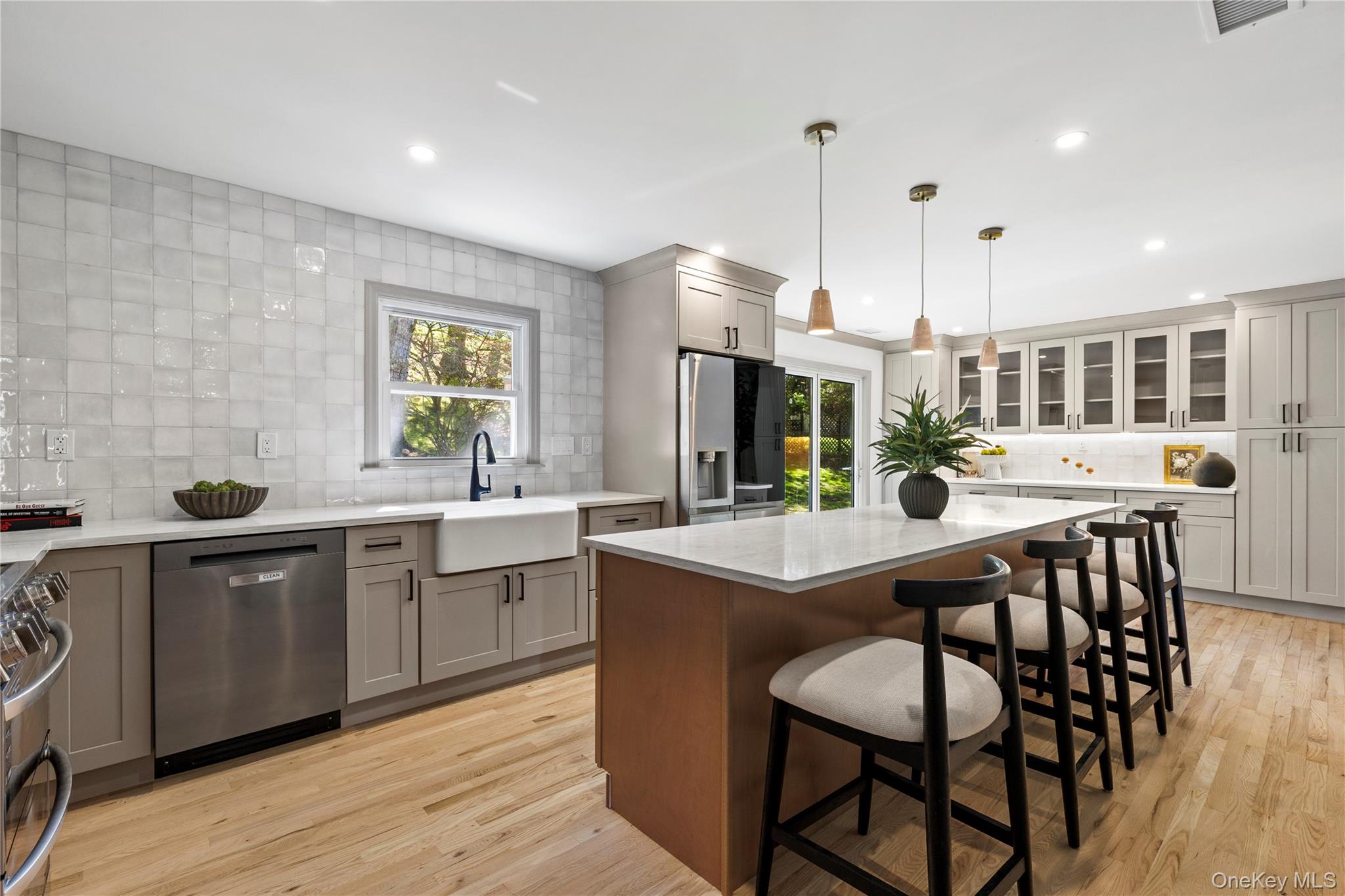 816 Hardscrabble Road Chappaqua, NY 10514 - Photo 4 of 36