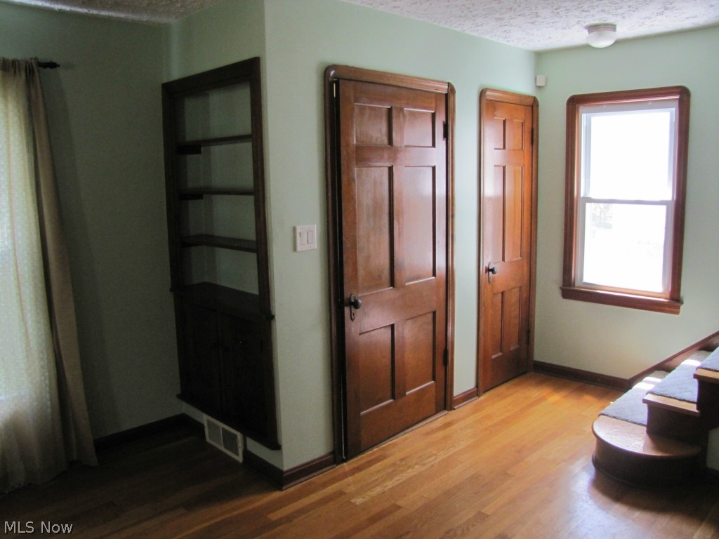 1160 Winston Road Cleveland, OH 44121 - Photo 4 of 24 Gallery Image 4