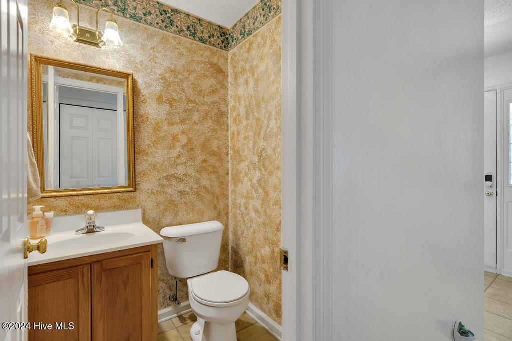 116 Raintree Circle Jacksonville, NC 28540 - Photo 14 of 34 Main Floor Half Bath