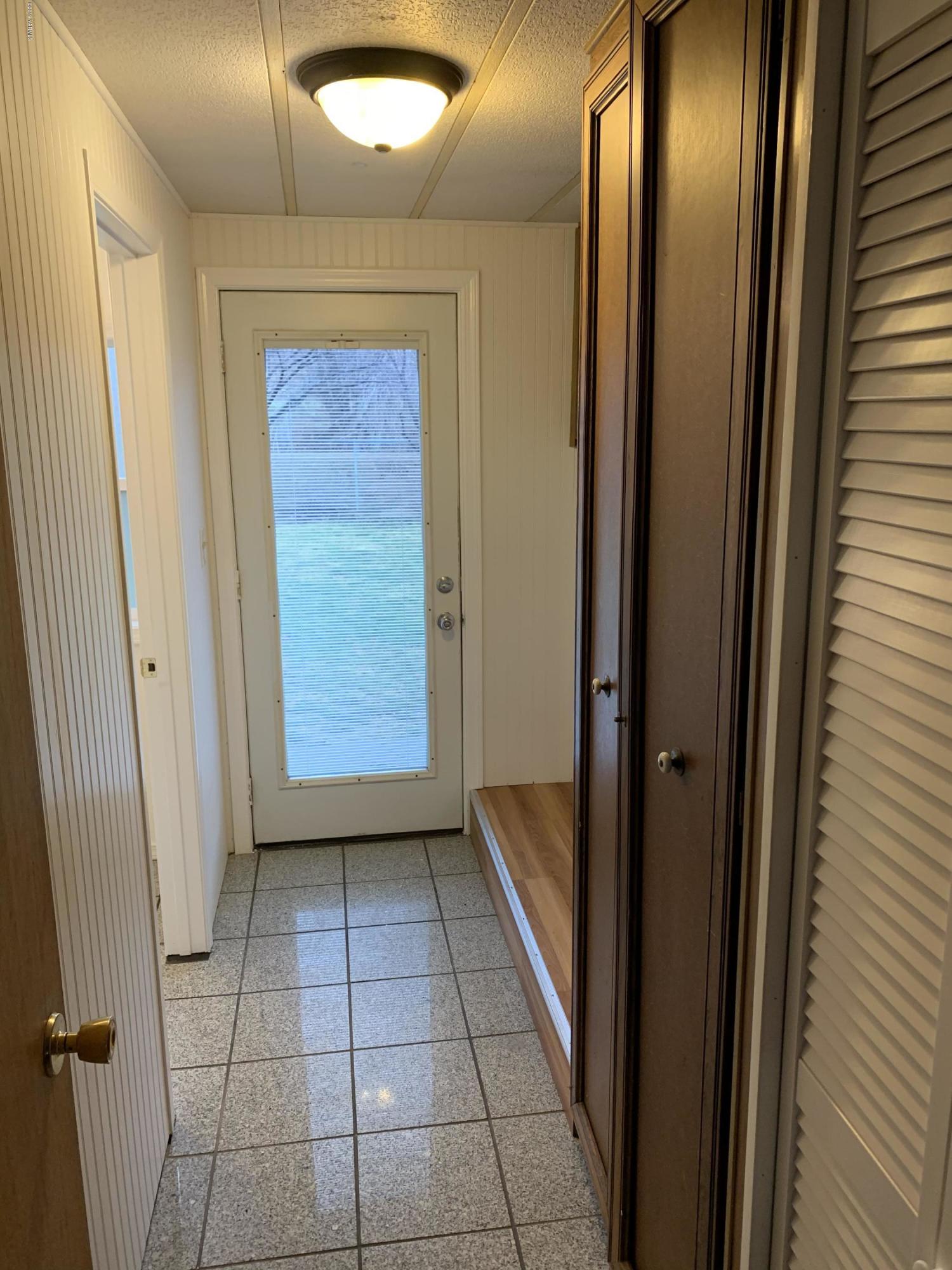 7062 Emerald Road Sunnyside, WA 98944 - Photo 26 of 37 a view of a hallway