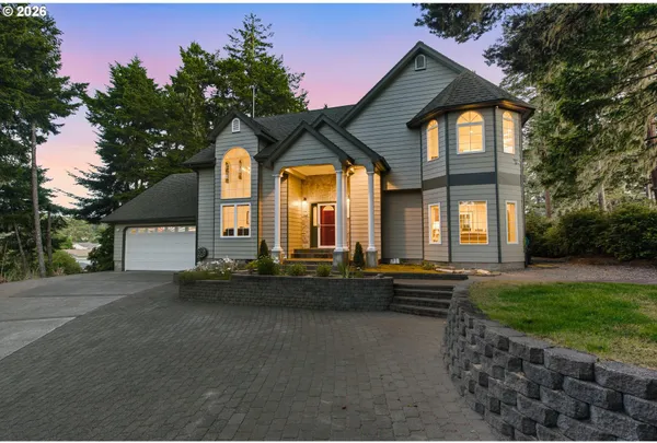$692,000 | 930 Lake Court, Coos Bay, OR 97420