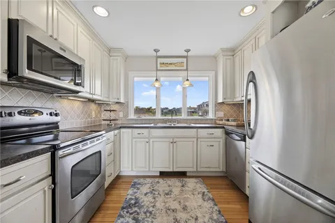 $2,250,000 | 30 Dory Court, South Kingstown, RI 02879