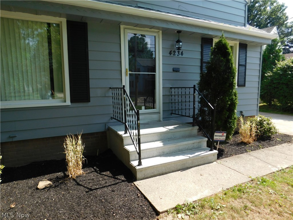 4234 Bluestone Road South Euclid, OH 44121 - Photo 2 of 20 Gallery Image 2